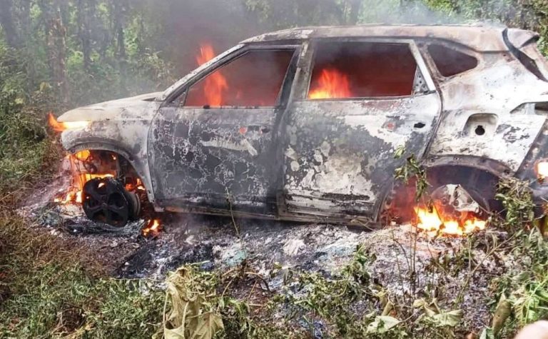 झापाको जंगलभित्र कसले लगायो कारमा आगो ?