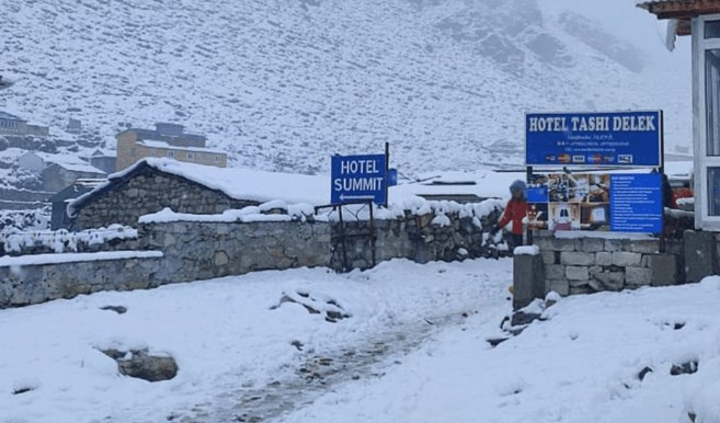 सोलुखुम्बुको खुम्बु क्षेत्रमा हिमपातले पर्यटक प्रभावित