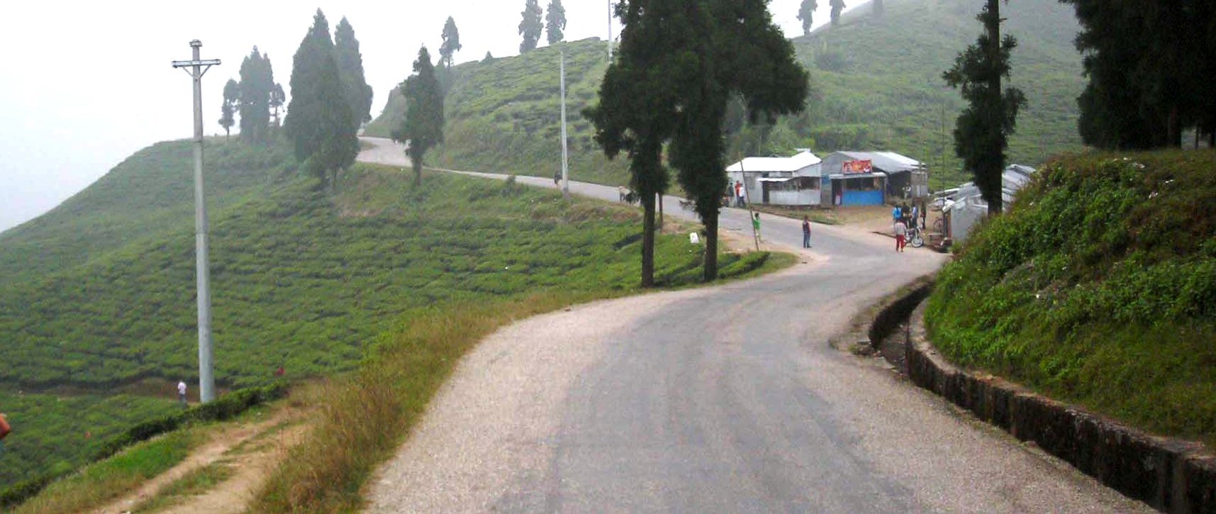 बिहीबार राति मेची रामार्गको इलाम खण्डमा यातायात सञ्चालन गर्न रोक