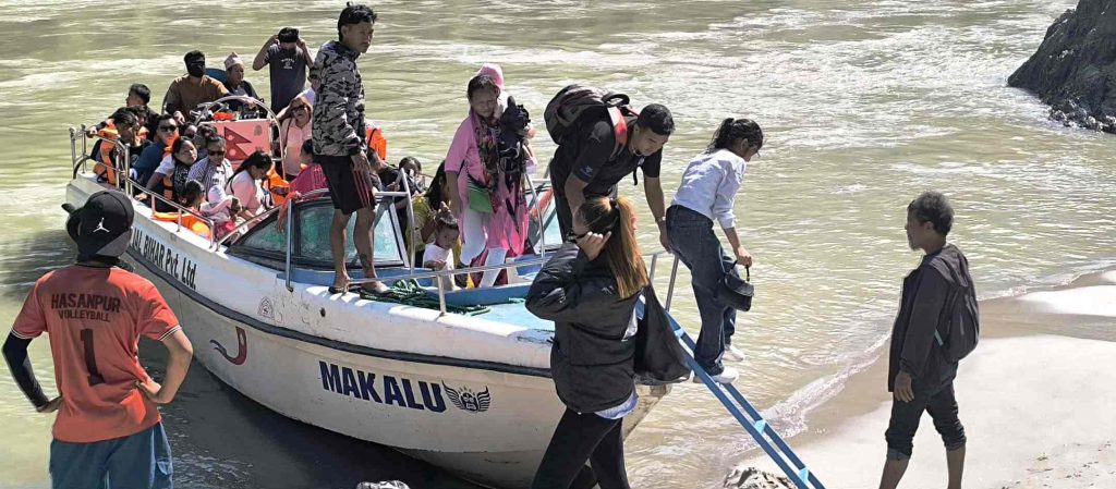 बराहक्षेत्रबाट भोजपुरसम्म पुग्न सप्तकोशीमा मोटरबोट सञ्चालन