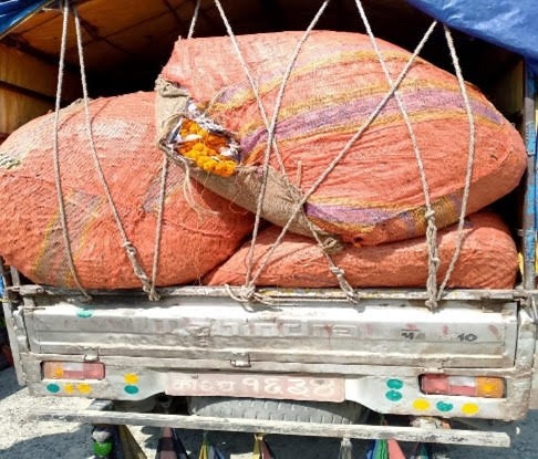 तस्करीको फूलसहित गाडी नियन्त्रणमा
