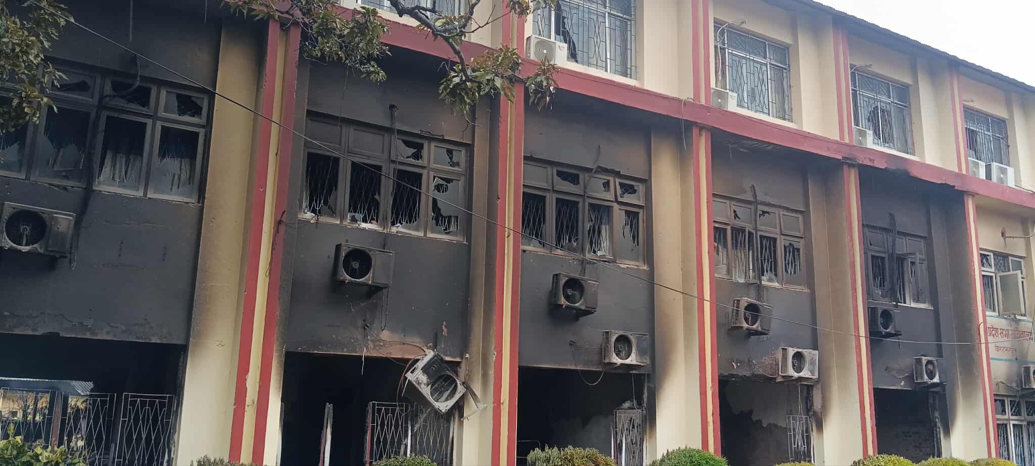 जेनजी आन्दोलनमा जलाइएको प्रदेश सभाको मुख्य भवन प्रयोग गर्न नमिल्ने