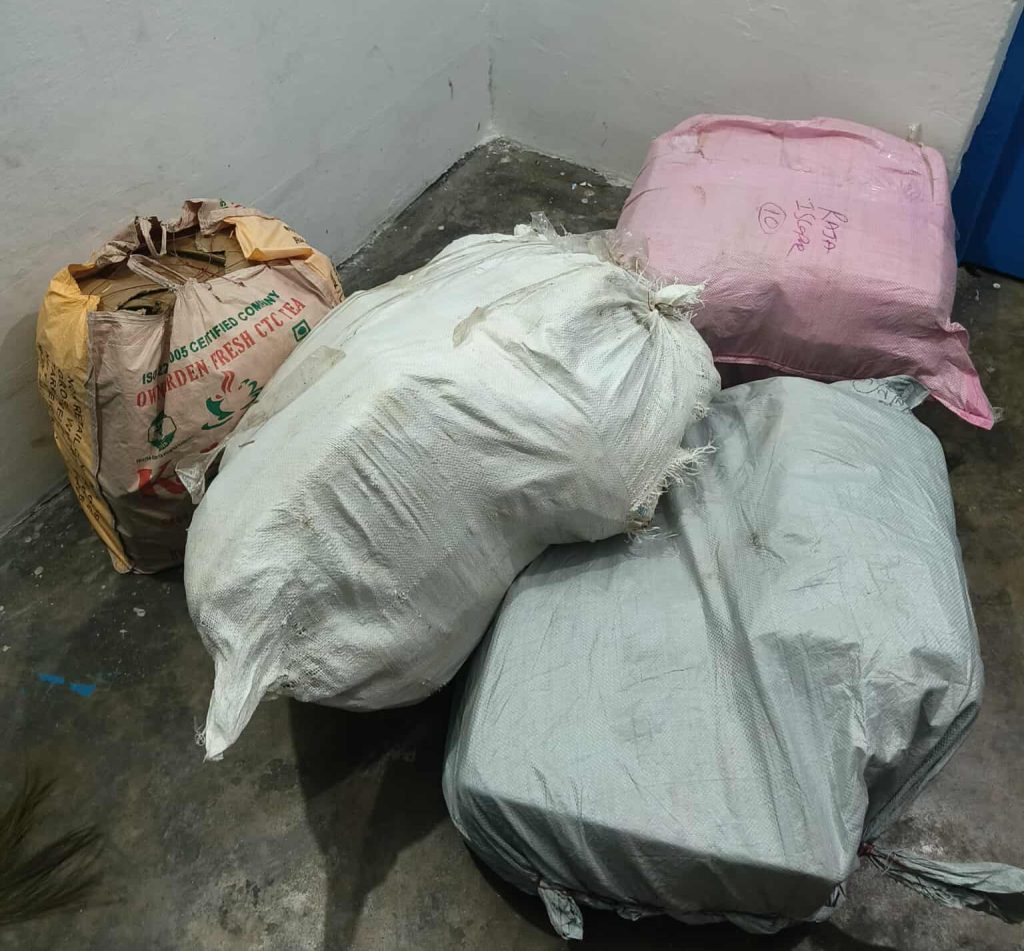 भद्रपुरमा चार लाख बराबरको अवैध पटाका र झिलिमिली बत्ती बरामद