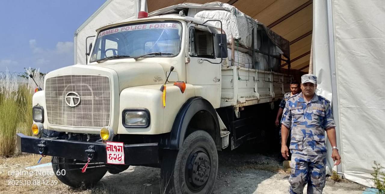 कोशी सरकारले थप तीन ट्रक राहत सामग्री इलाम र झापामा पठायो