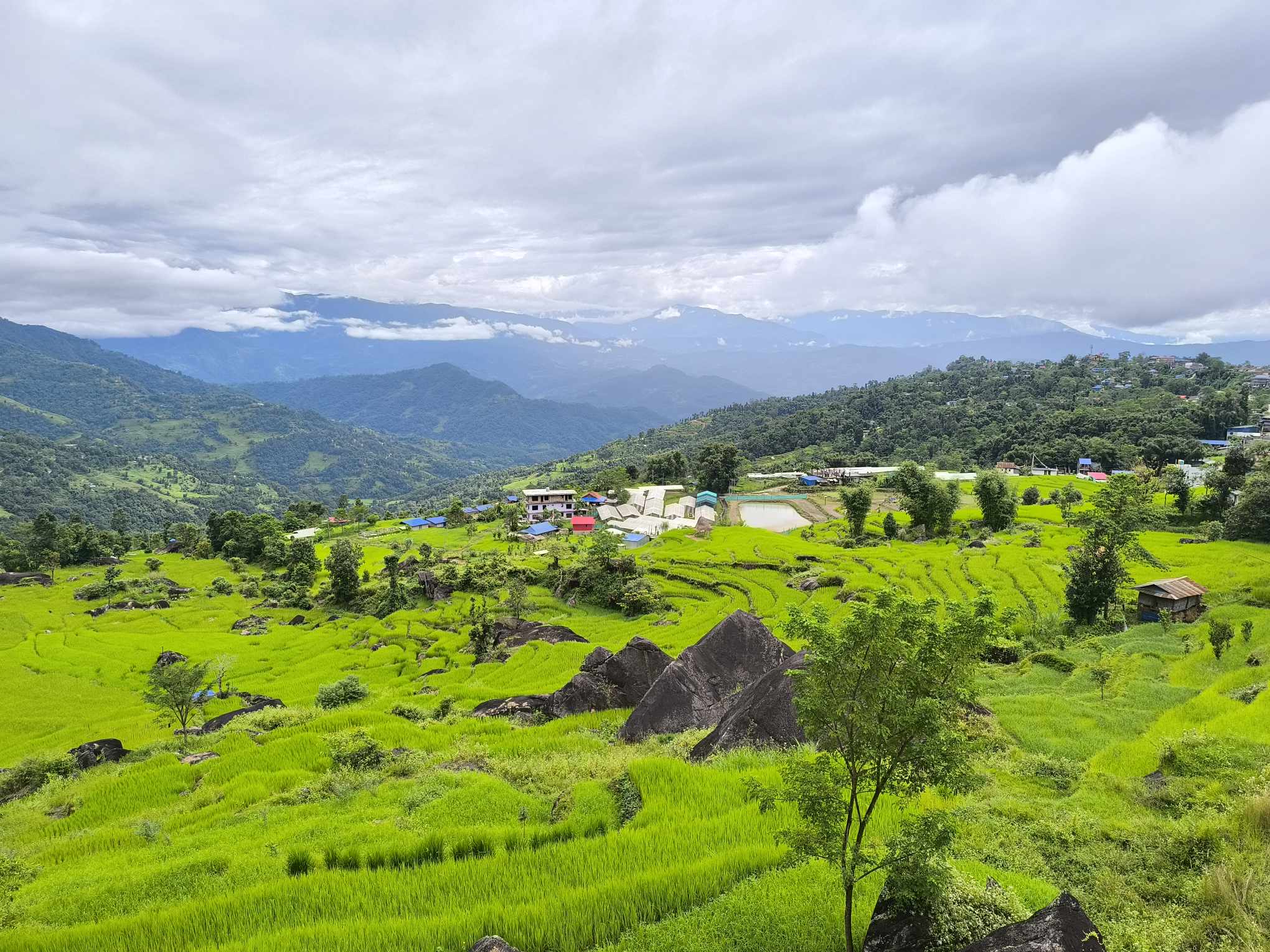 वर्षापछि मनमोहक देखिनथाले पूर्वी पहाड (फोटो फिचर)