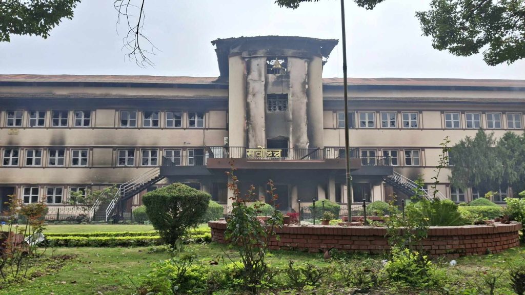 जेन्जी आन्दोलन छानबिन आयोगका पदाधिकारीविरुद्ध कारण देखाऊ आदेश जारी