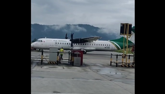 पोखरामा अवतरण भयो विराटनगरबाट काठमाडौँका लागि उडेको यती एयरको जहाज