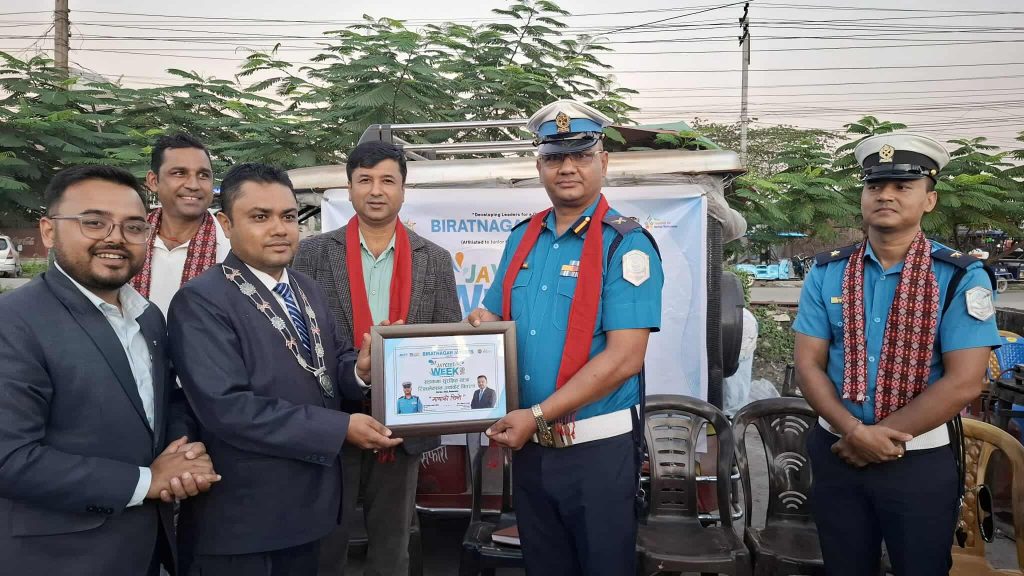 जेसीजद्वारा रिफ्लेक्सन ज्याकेट वितरण