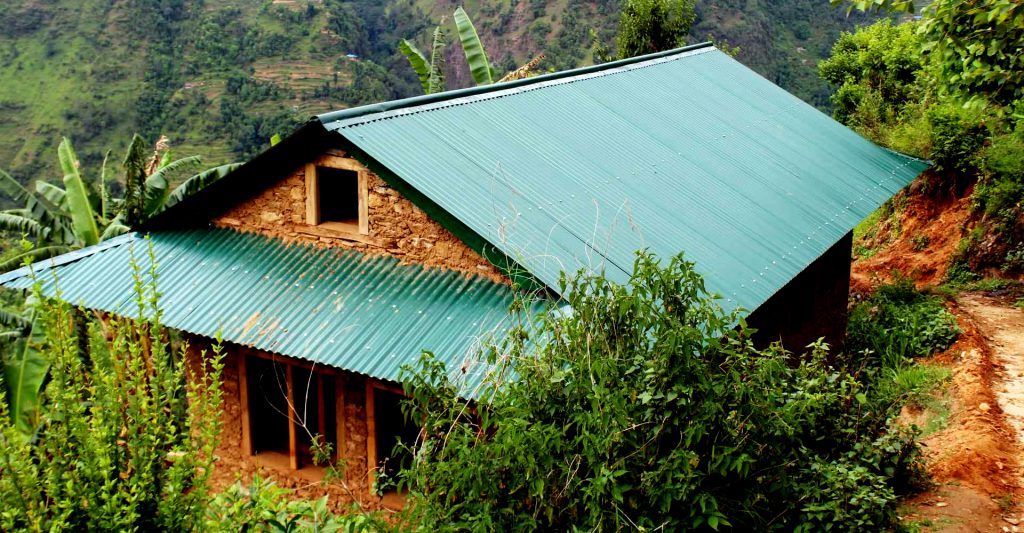 पौवादुङमाका ५२५ परिवारलाई जस्तापाताको छानो