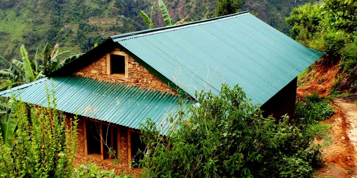 पौवादुङमाका ५२५ परिवारलाई जस्तापाताको छानो