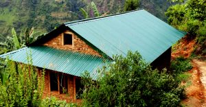 पौवादुङमाका ५२५ परिवारलाई जस्तापाताको छानो