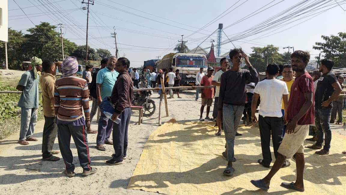 ६ वर्षमा २७ प्रतिशत मात्रै काम, हुलाकी राजमार्ग ठप्प पारेर स्थानीय आन्दोलित