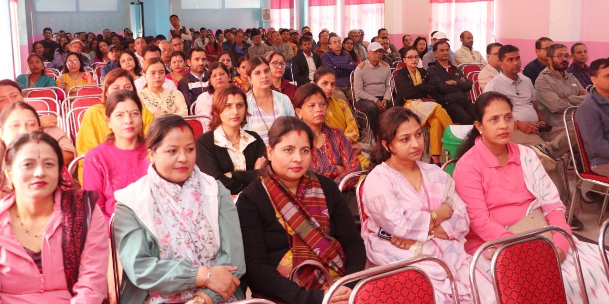 एभरेष्ट स्कुलमा अभिभावकलाई कक्षा