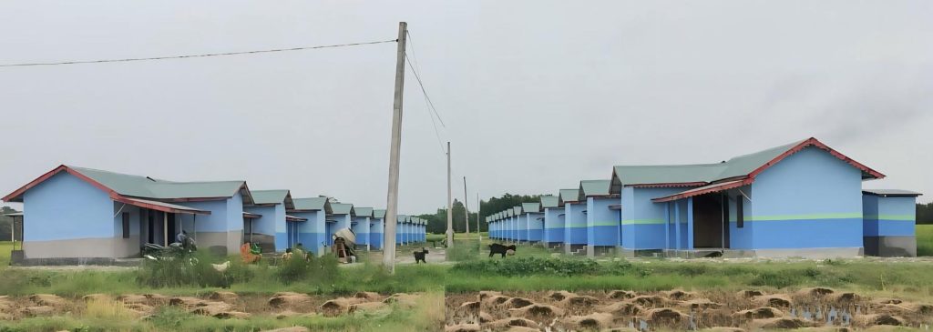 सुनसरीमा एक सय भूमिहिन परिवारलाई घर हस्तान्तरण