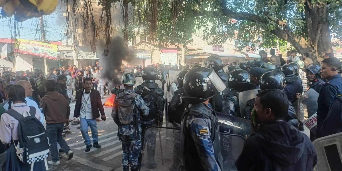 सिमरामा एमाले नेताहरुलाई आउन नदिने भन्दै अराजक प्रदर्शनपछि कर्फ्यु