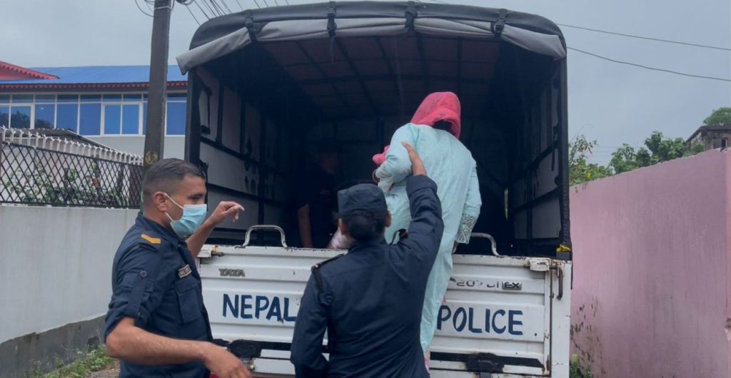 विराटनगरमा पारिवारिक ठगीको पर्दाफास : अदालतमा जागिर लगाइदिन्छु भन्दै ठगी गर्ने आमाछोरी पक्राउ