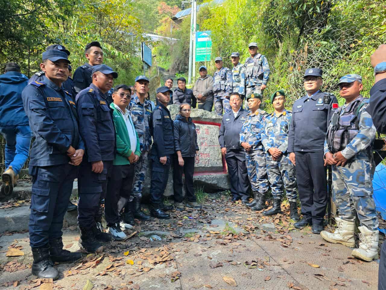 सुरक्षा टोलीद्वारा उत्तरी क्षेत्र नेपाल–चीन सीमा स्तम्भको निरीक्षण
