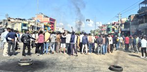 सिमरामा कर्फ्यु उल्लंघन गर्दै प्रदर्शन, प्रदर्शनकारीलाई वार्ताको लागि आह्वान