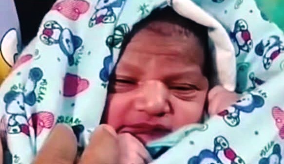 बेवारिसे अवस्थामा सडक किनारमा भेटिएका नवजात शिशुको उद्धार