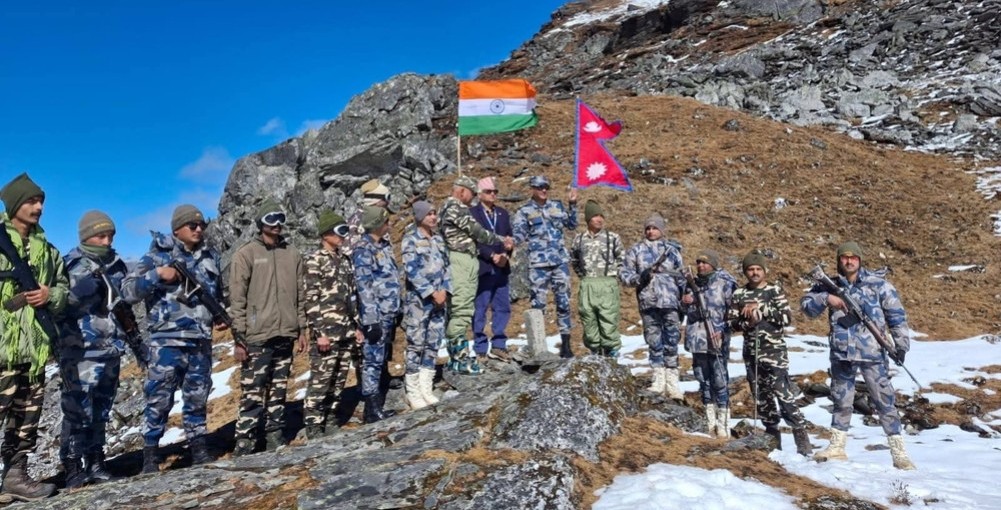 सशस्त्र प्रहरी र भारतीय टोलीद्वारा सीमावर्ती क्षेत्र अनुगमन र सरसफाई