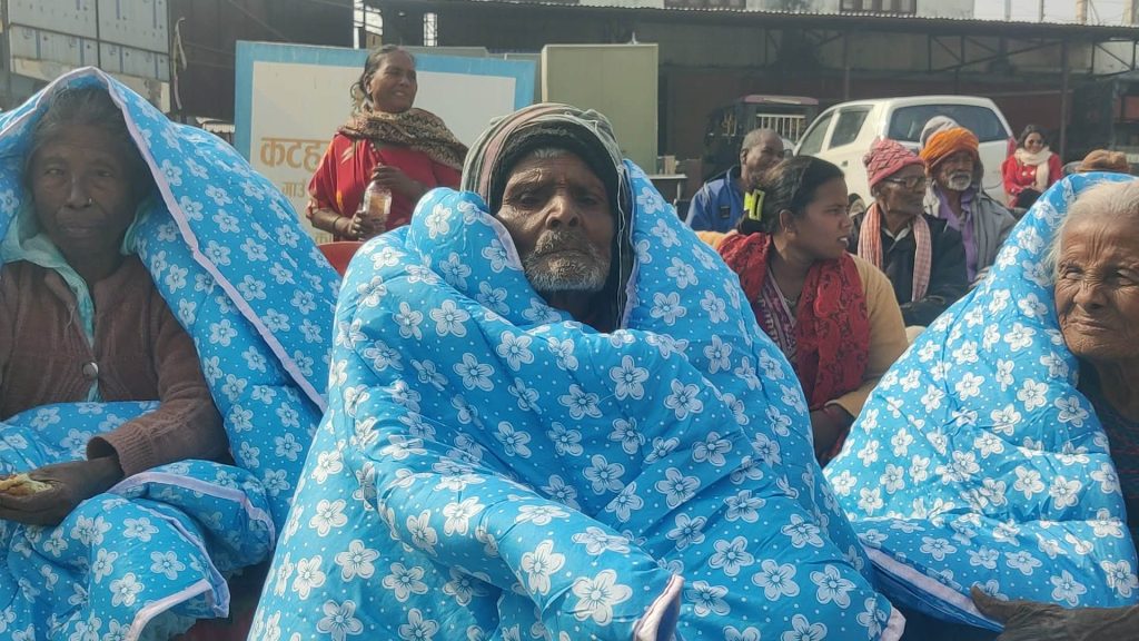 थर्थराउँदा हातमा न्यानो सिरक