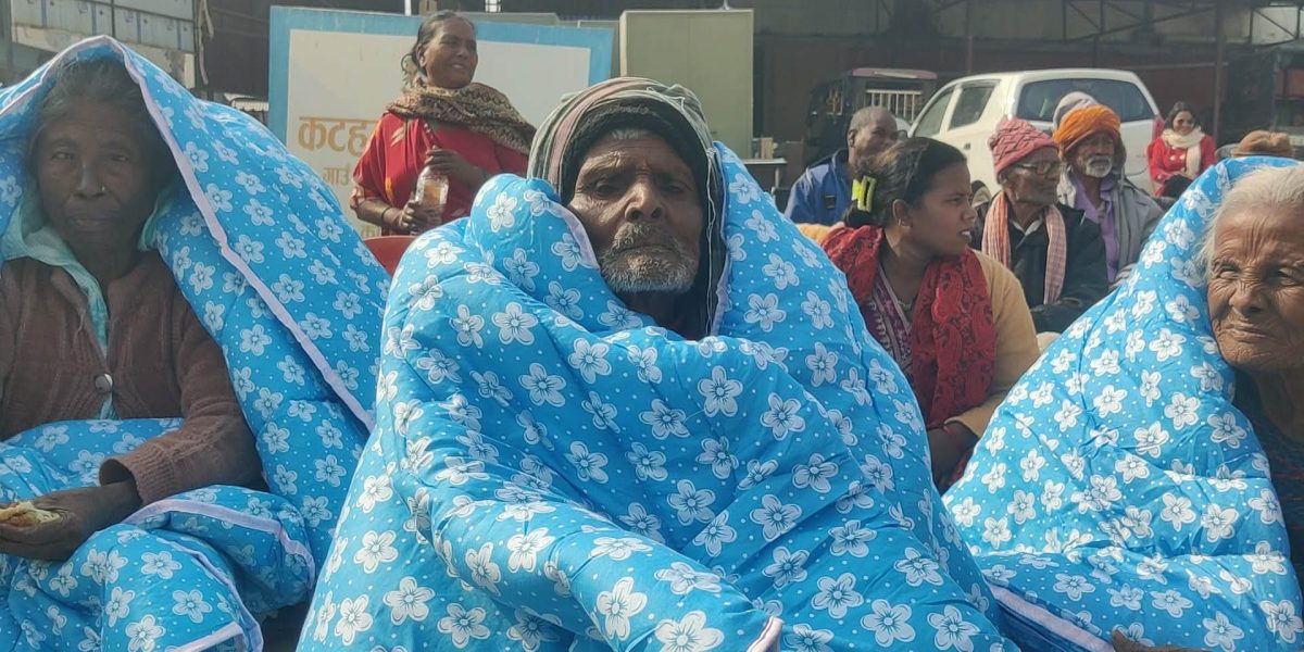 थर्थराउँदा हातमा न्यानो सिरक