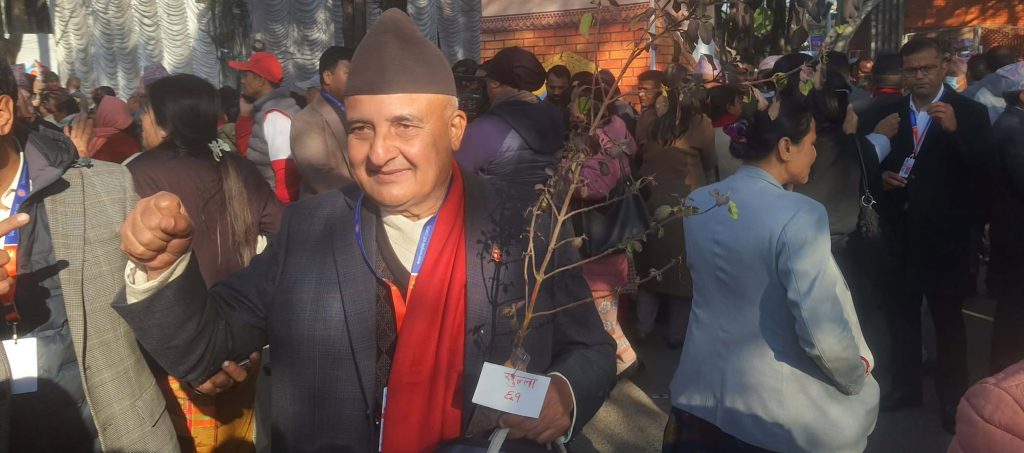 तुलसीको बोट बोकेर एमाले महाधिवेशनमा प्रचार गर्दै छन् : पूर्वमन्त्री