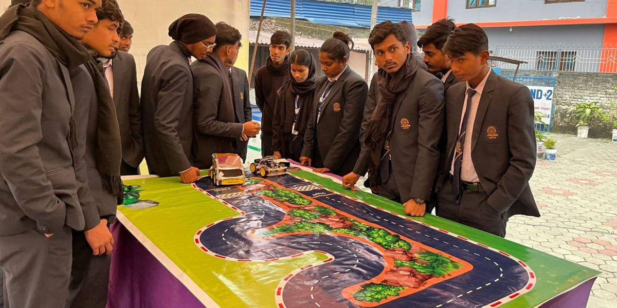ग्रीनल्याण्ड कलेजका विद्यार्थीले बनाए रिमोट कन्ट्रोल कार