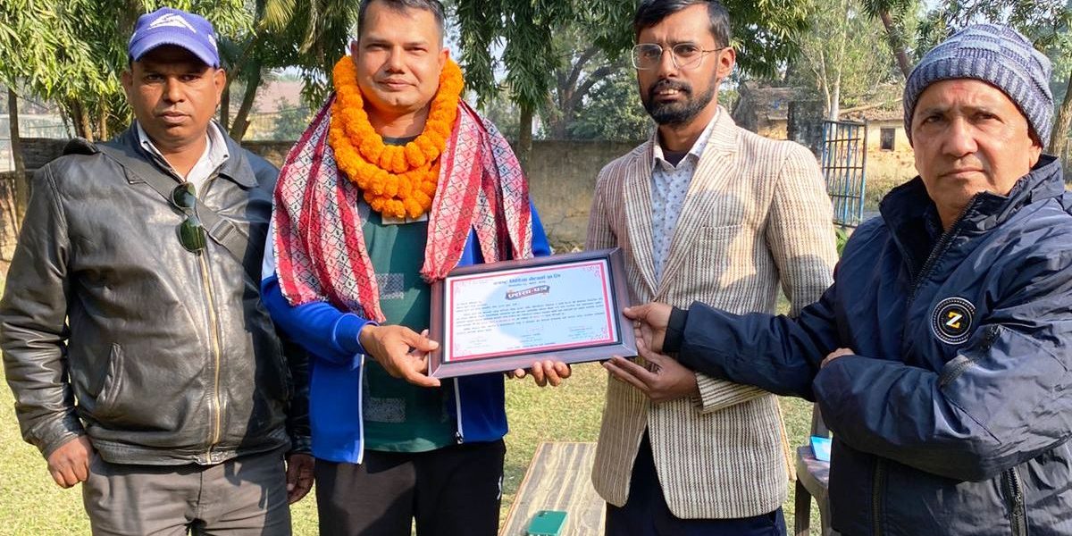 सञ्चारकर्मीद्धारा सशस्त्र प्रहरी नायब उपरीक्षक विकास खतिवडा सम्मानित