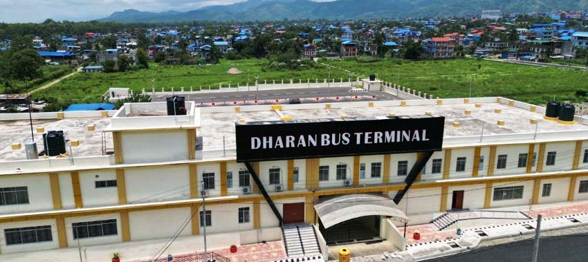 निर्माण पूरा भएपनि विवादको कारण धरान बसपार्क अलपत्र