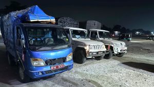 राजश्व छलेर ल्याइएका सामानसहित तीन सवारी साधन नियन्त्रणमा
