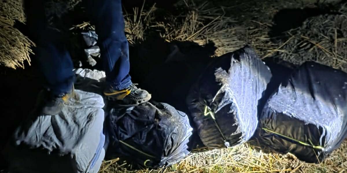 गाँजा तस्करी रोक्न प्रहरीले चलायो हवाईफायर, दुई भारतीयसहित ३३० केजी गाँजा बरामद