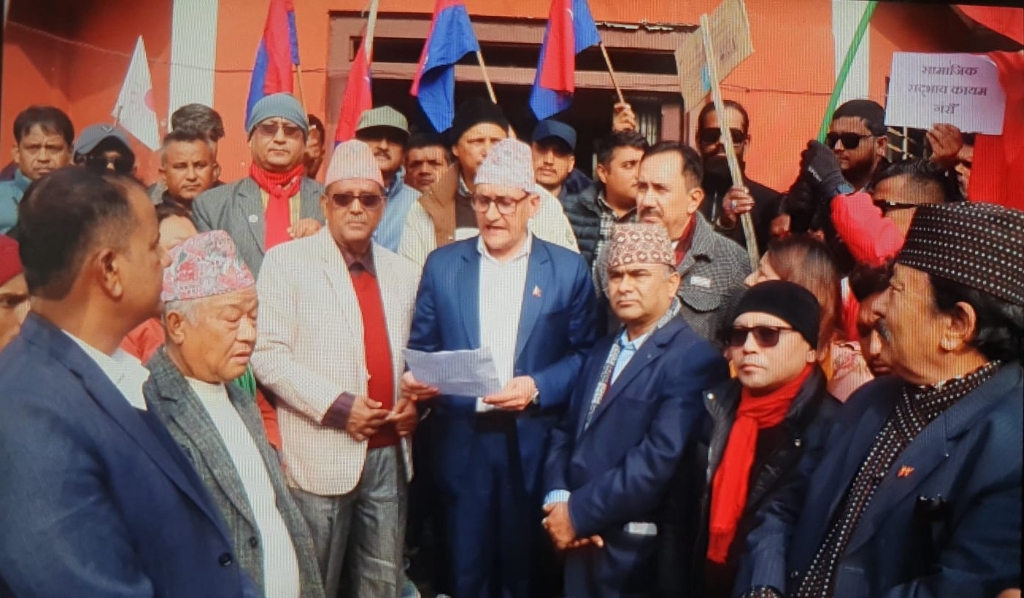 छानबिनको नाममा केपी ओलीमाथि प्रतिशोध साँधिएको भन्दै एमाले मोरङका २२ संगठनले बुझाएका प्रधानमन्त्रीलाई ज्ञापनपत्र