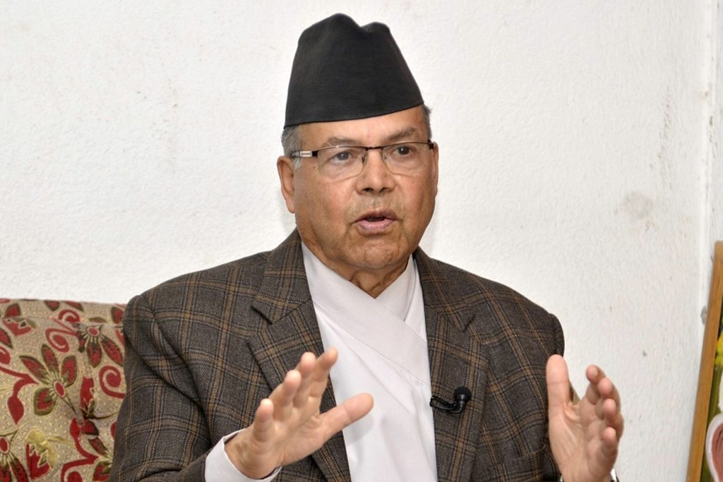 बालेन प्रधानमन्त्रीको कुर्सीमा बस्न सुहाउँदैन : झलनाथ खनाल