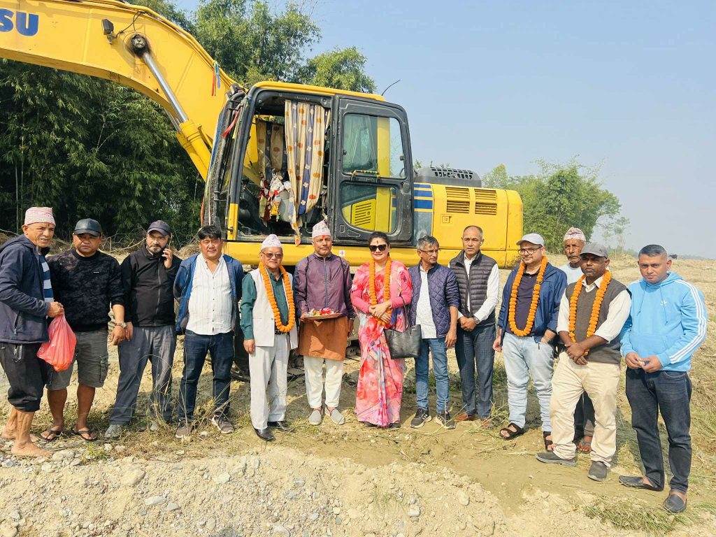 लोहन्द्रा खोला तटबन्ध निर्माण कार्यको शुभारम्भ