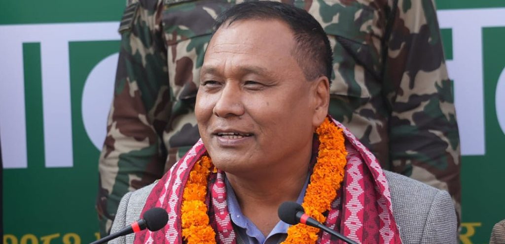 मन्त्री कुलमान घिसिङले बुझाए राजीनामा