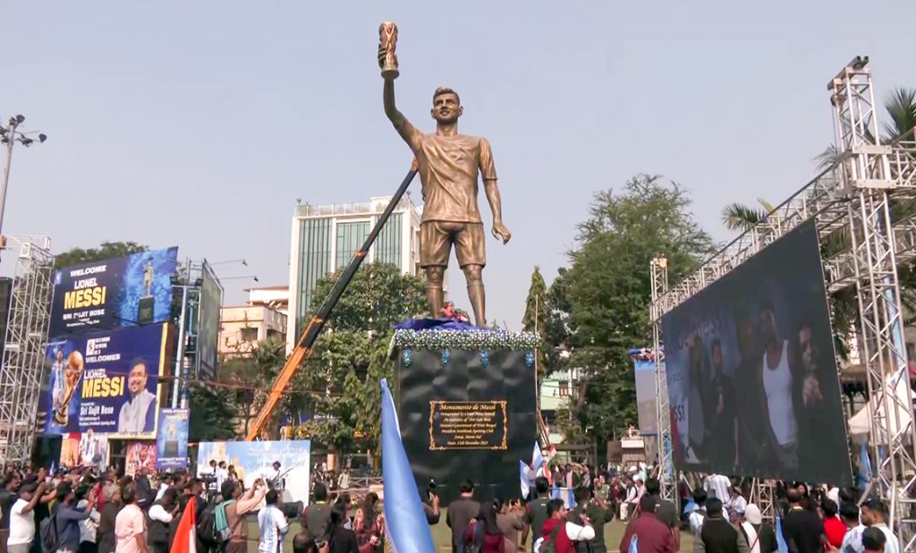 मेस्सीले भारतमा उद्घाटन गरे ७० फिट अग्लो आफ्नै स्मारक