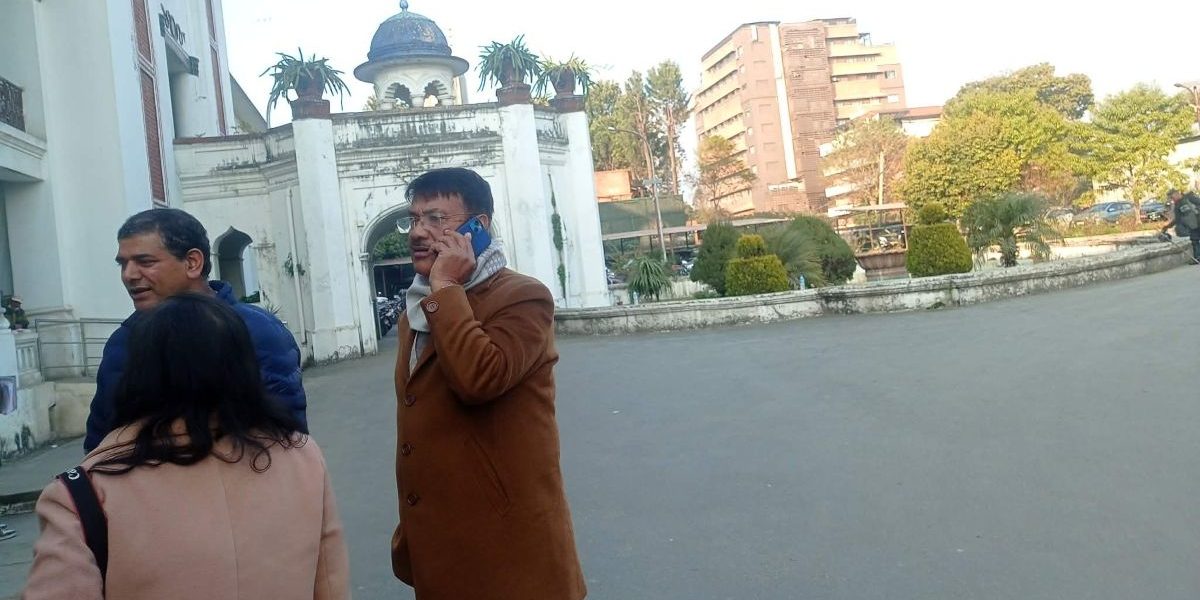 समानुपातिकतर्फको बन्द सूची बुझाउन नेपाली कांग्रेसका नेताहरू निर्वाचन आयोगमा