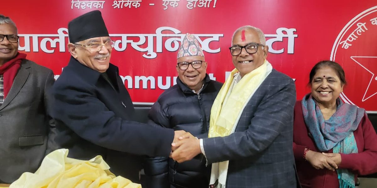 विभिन्न जिल्लाबाट ४ दर्जन बढी एमाले नेता तथा जनप्रतिनिधि नेकपा प्रवेश