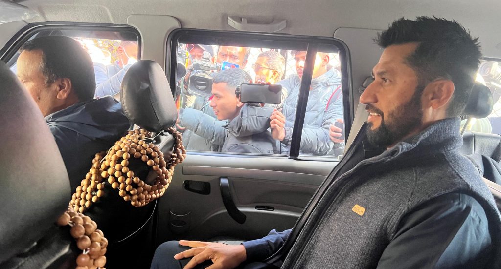 बालेनसँग भेटपछि कुनै प्रतिक्रिया नदिई लामिछाने हिँडे