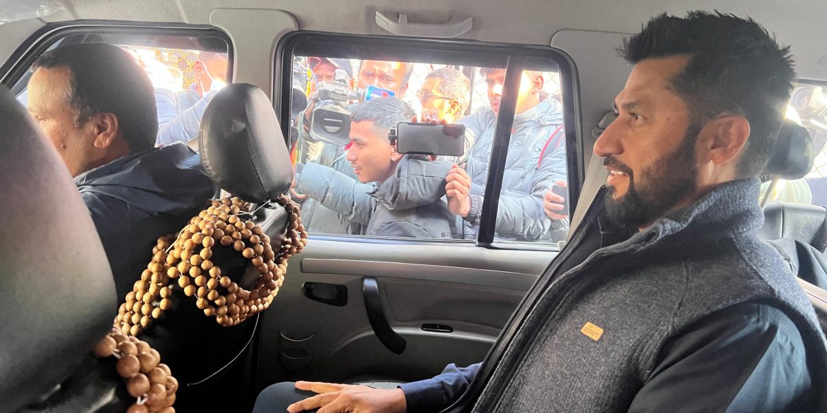 बालेनसँग भेटपछि कुनै प्रतिक्रिया नदिई लामिछाने हिँडे