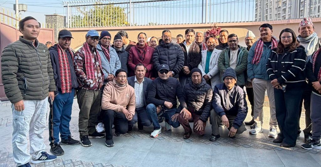 बालकोटकै एमाले कार्यकर्ता रवि श्रेष्ठसहित दर्जनौं युवा नेपाल कम्युनिस्ट पार्टीमा प्रवेश