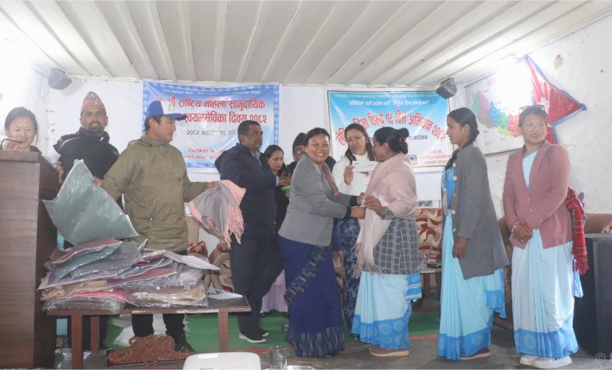 टेम्केमैयुङका ७२ महिला स्वास्थ्य स्वयंसेविका सम्मानित