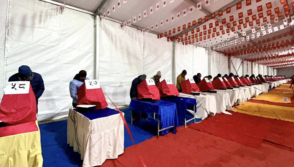एमाले महाधिवेशन : २२ घण्टापछि सकियो मतदान, २ हजार २ सय २७ मत खस्यो