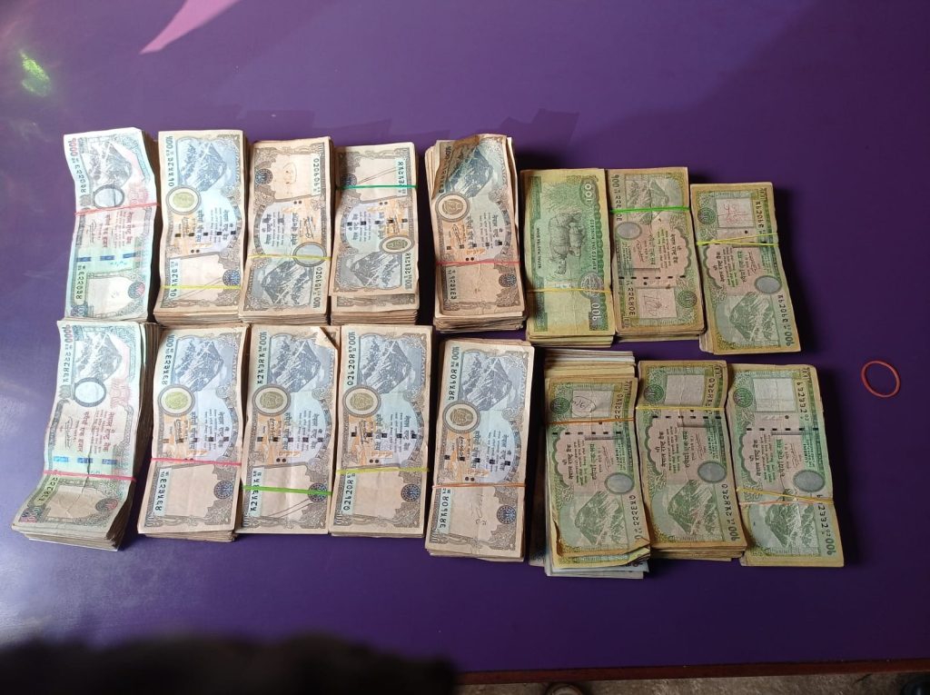 स्रोत नखुलेको अबैध रकमसहित विराटनगरबाट एक जना पक्राउ