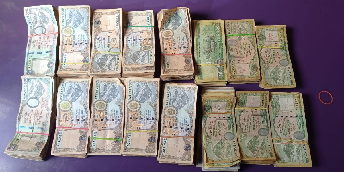 स्रोत नखुलेको अबैध रकमसहित विराटनगरबाट एक जना पक्राउ