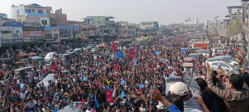 उम्मेदवारी दर्ताका लागि निर्वाचन कार्यालयतर्फ अघि बढे बालेन