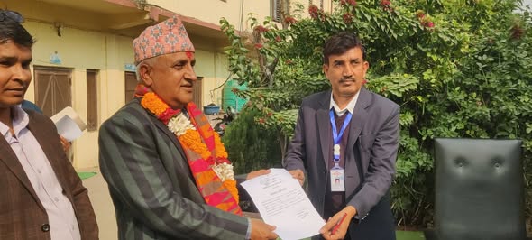 मोरङ  ६ मा एमालेका विनोद ढकालले गराए उम्मेदवारी दर्ता