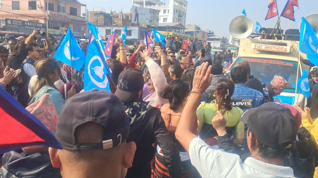झापा–५ मा उम्मेदवारी दर्ताका लागि निस्कँदै बालेन, १ बजे ओलीको
