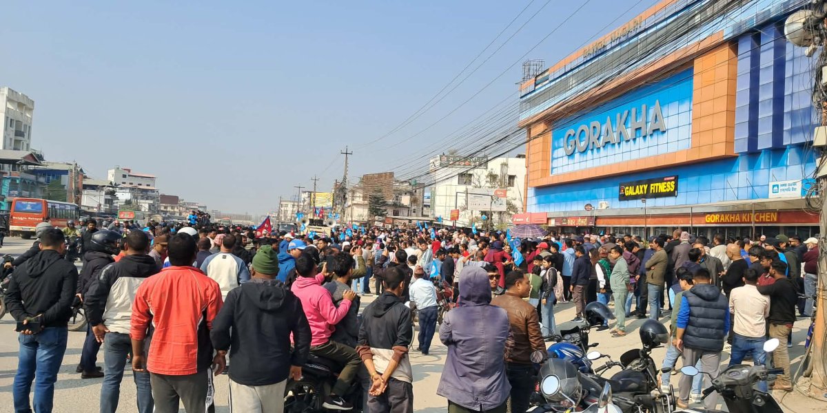 बालेनको उम्मेदवारीले तातियो झापा ५ : दमकचोकमा कार्यकर्ताको भिड (तस्बिरहरू)